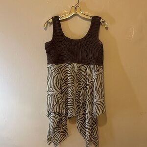 Chic Sleeveless Brown and Cream Blouse